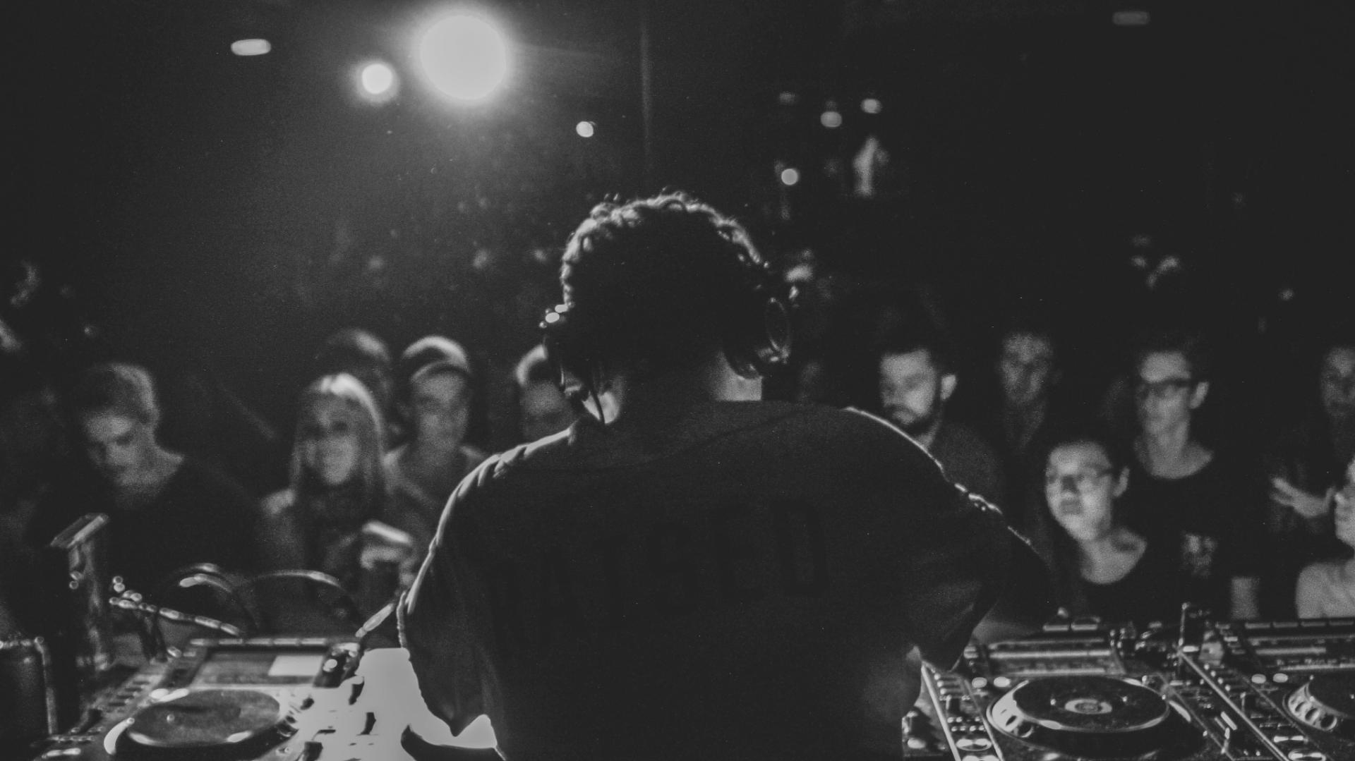 DJs